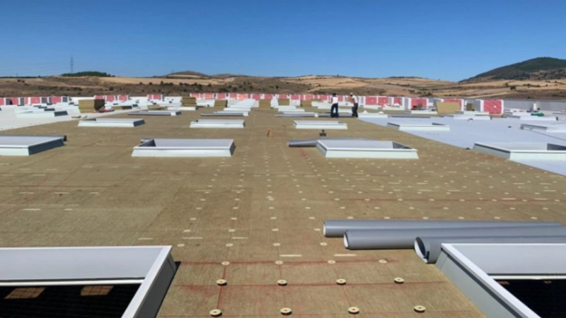 Materiales y modelos para una correcta elección de la cubierta de una nave industrial