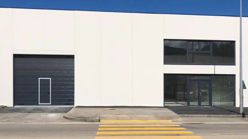 Proyecto Bertatik: Nave Mendiak Hiru en Zarautz  (Gipuzkoa) con elementos prefabricados